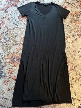 Lulu's Black V-Neck Short Sleeve Maxi Dress